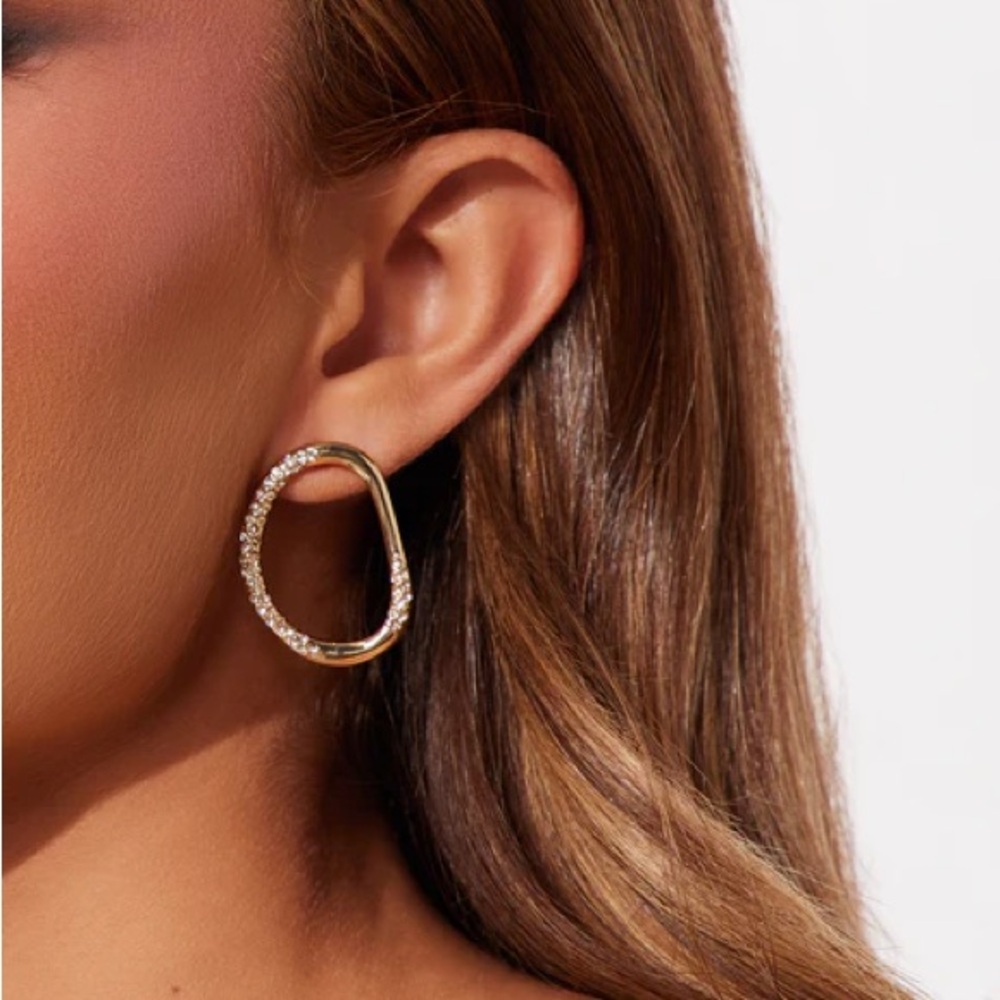 Slipping Away Rhinestone Trim Earrings NEW 🏷️